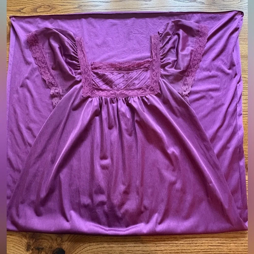 Vintage Gilead petite medium Elegant Purple Nightgown - Picture 10 of 13